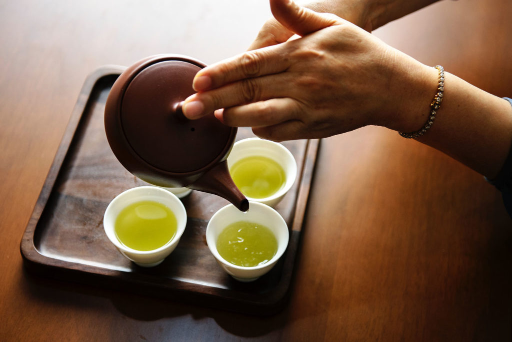 traditional tea set in vietnam