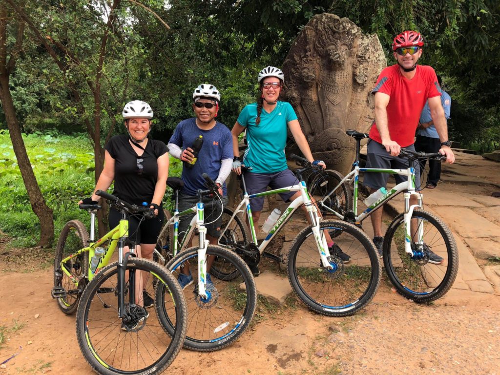 cycling-angkor-and-making-friends