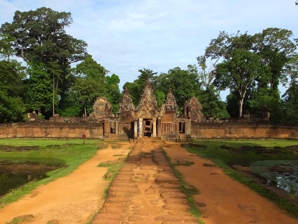 visiting-angkor-wat-and-making-friends