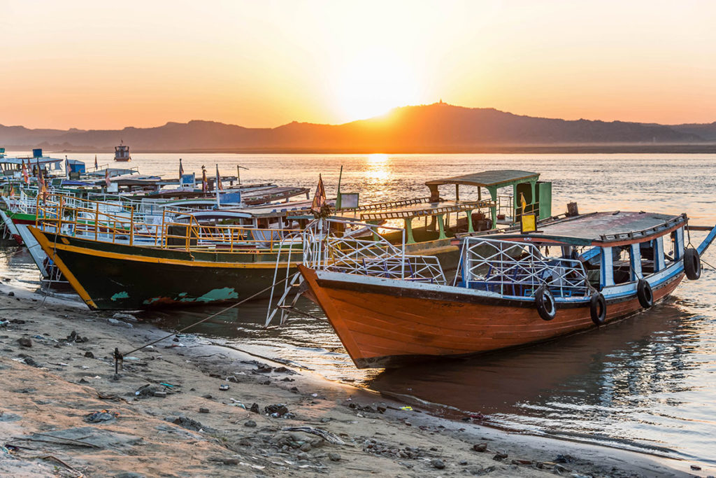 sunset-in-Irrawaddy-river-laos
