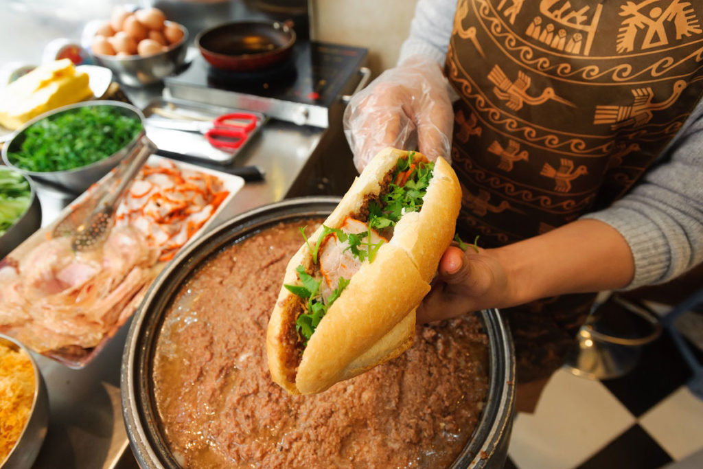 banh-mi-pate-breakfast-in-hanoi