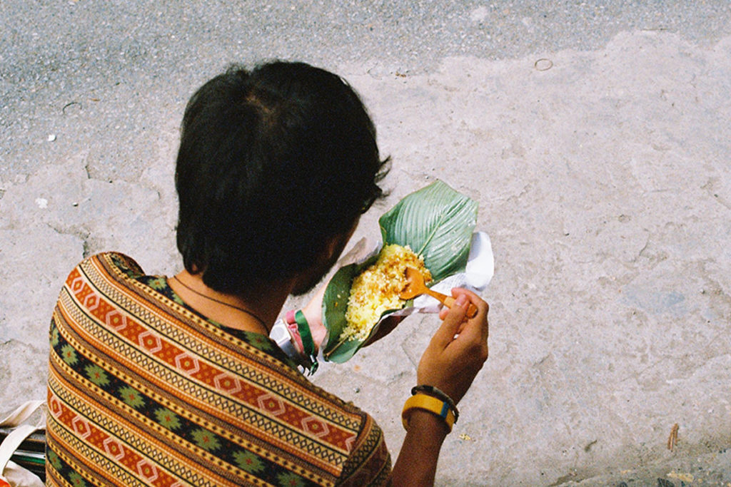 xoi-xeo-breakfast-in-hanoi