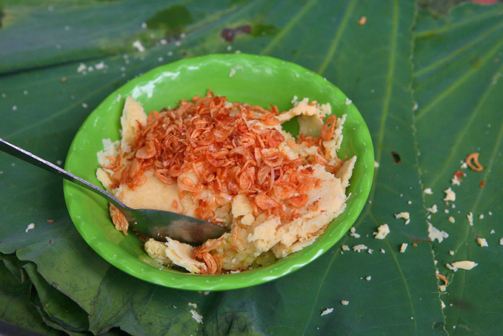 xoi-xeo-delicacy-breakfast-in-hanoi