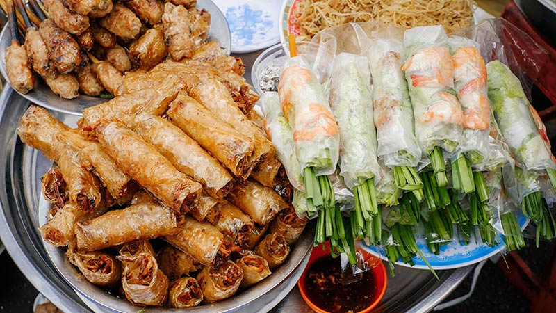 vietnam-street-food-spring-rolls