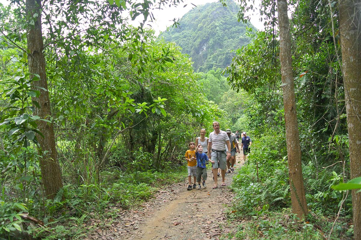 A family trekking routine and picnic party around Cat Ba National Park (Vietnam)