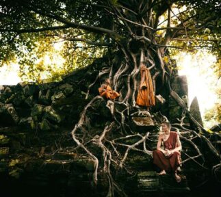 cambodia-angkor-monks