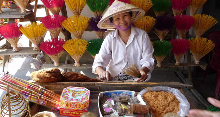 vietnam-hue-incense-making-by-chris-bailey-via-flickr