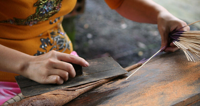 vietnam-hue-incense-making-by-fiona-thomson-via-flickr