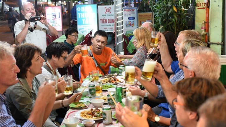 vietnam-hanoi-bia-hoi-local-booze